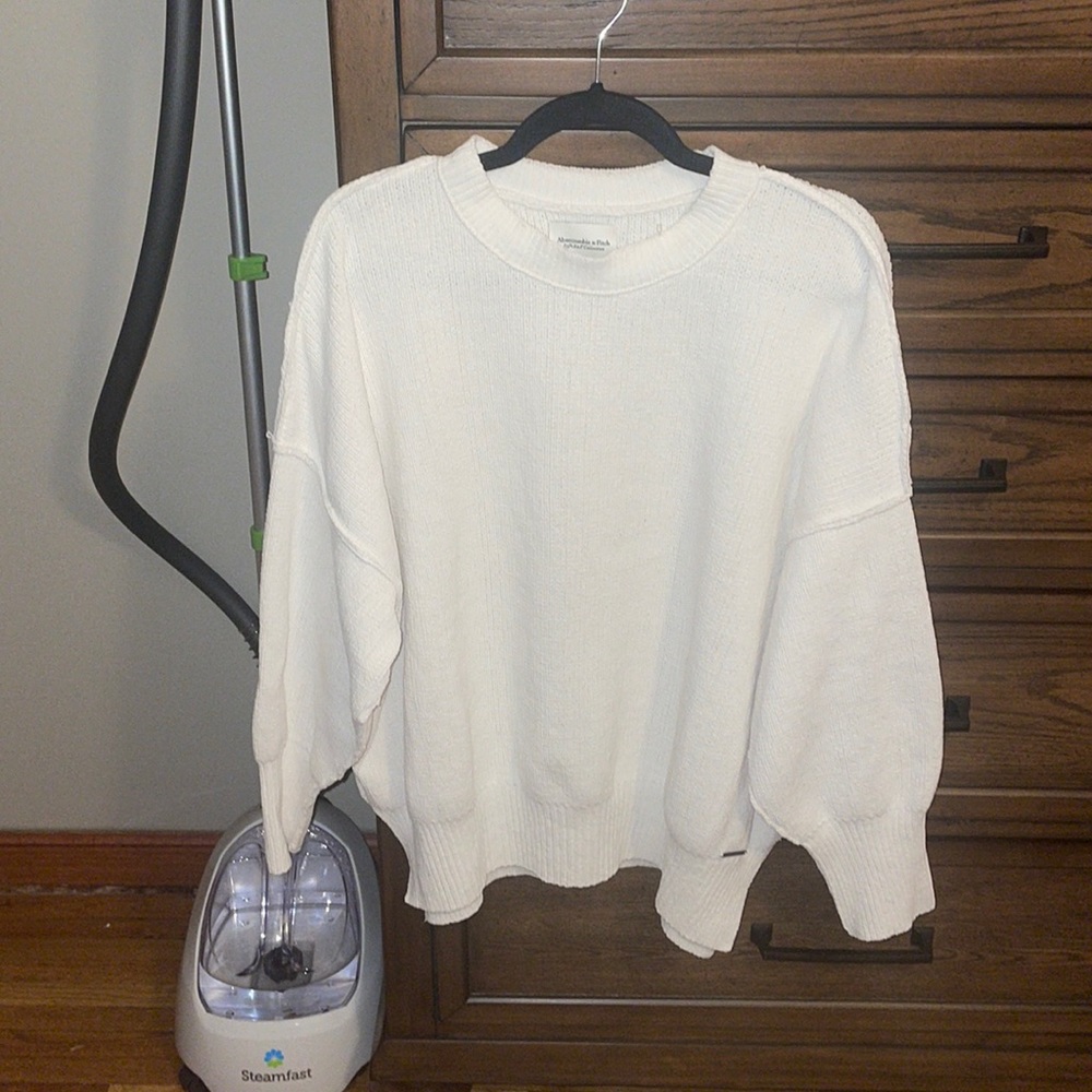 Abercrombie & Fitch sweater